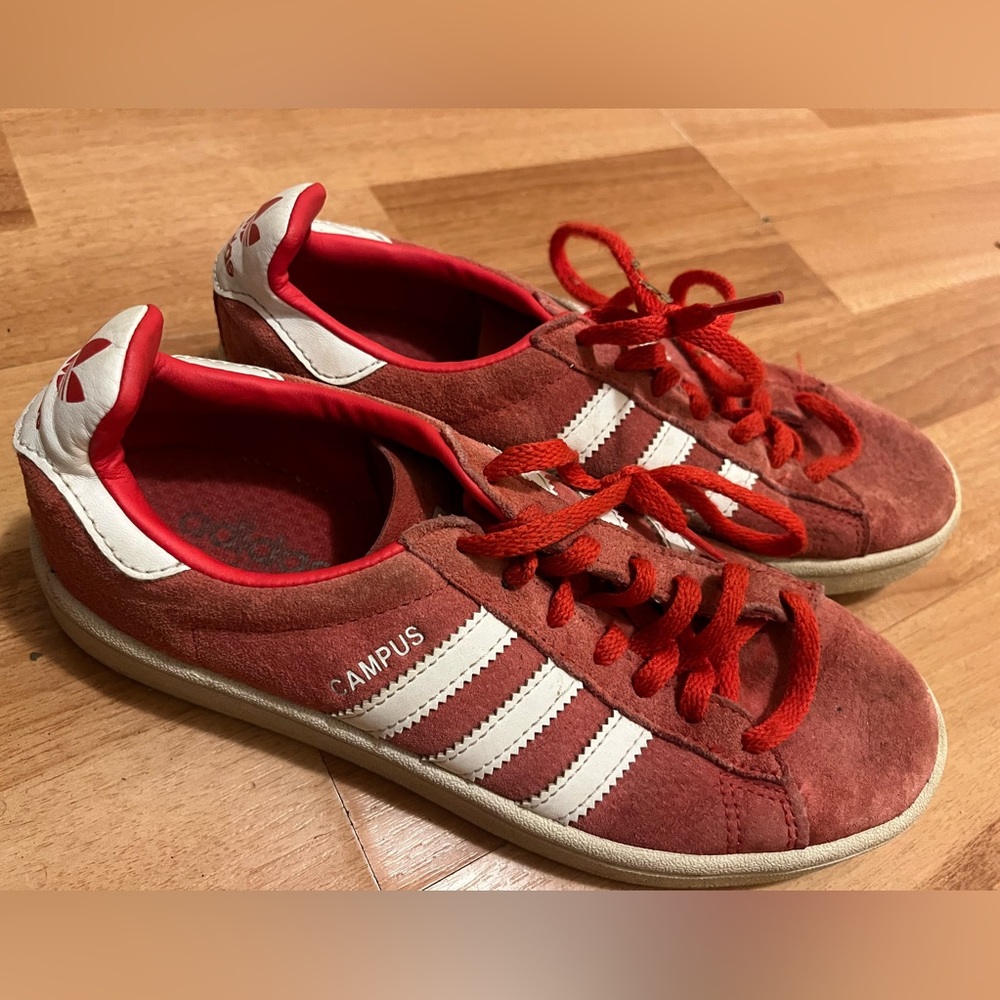 Adidas Campus Unisex Sneakers. Men size 5.5 Women size 6.5 (Fits like a 7)